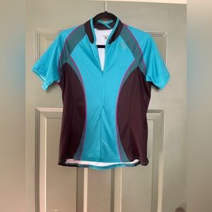 She beest Cycling Jersey with back pockets.